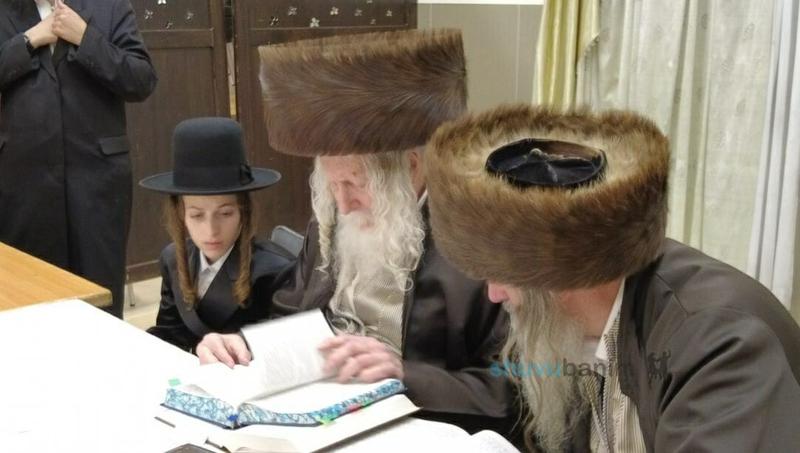 וּמִשֶּׁפַע מִצְוַת תְּפִלִּין  • שמחת הבר מצווה לנין הגה"צ רבי אליעזר ברלנד