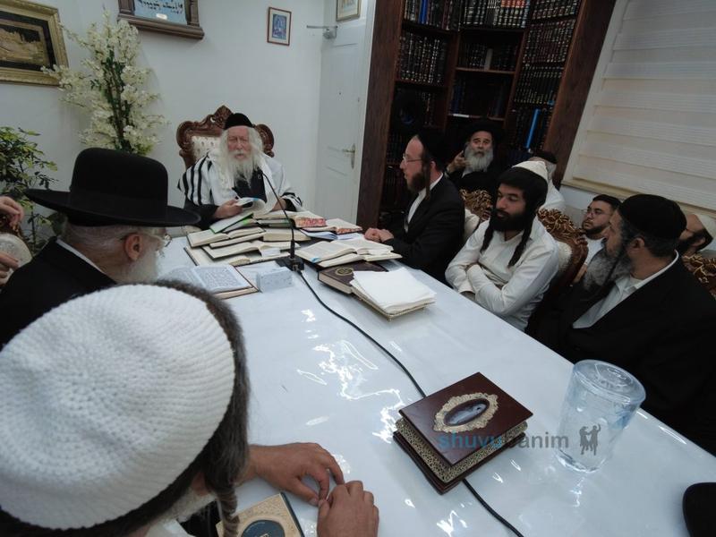 שיעור לתושבי עמנואל במעונו של הגה"צ רבי אליעזר ברלנד שליט"א