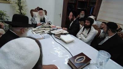 שיעור לתושבי עמנואל במעונו של הגה"צ רבי אליעזר ברלנד שליט"א