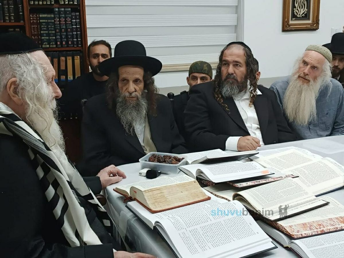 שיעור לקבוצת מקורבים מהעיר תל אביב בבית הגה"צ רבי אליעזר ברלנד שליט"א