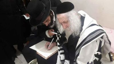 במסעות הקודש - כ"ק הגה"צ הרב אליעזר ברלנד שליט"א בקריית ספר ובני ברק - גלריית תמונות