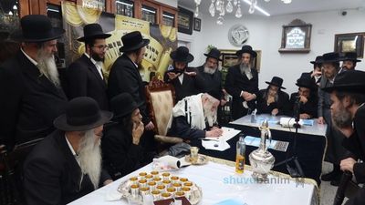 צפו: מעמד כתיבת ספר התורה להצלת עם ישראל מהשואה והשיעור המלא - הגה"צ הרב אליעזר ברלנד שליט"א