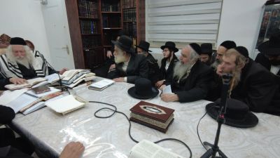 שיעור לאברכי כולל העיר העתיקה במעונו של הגה"צ רבי אליעזר ברלנד שליט"א