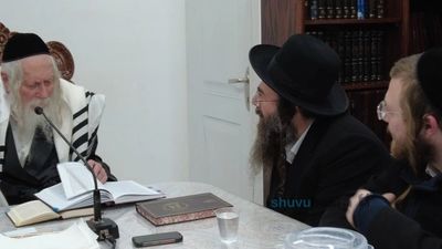 שיעור למתפללי בית כנסת 'רבי נחמן מברסלב' בעיר חולון במעונו של הגה"צ רבי אליעזר ברלנד שליט"א