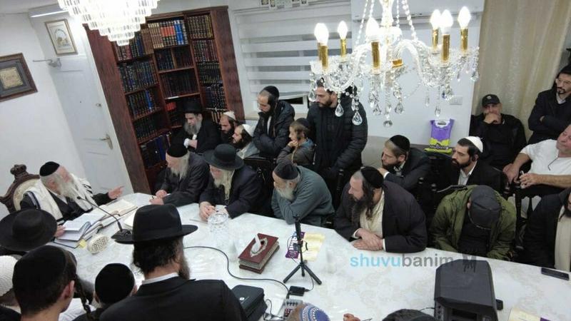 הגה"צ רבי אליעזר ברלנד שליט"א בשיעור במעון קודשו לכולל ובית המדרש אפיקי מים