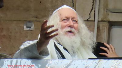 "הִנְנִי נֹתֵן לוֹ אֶת בְּרִיתִי שָׁלוֹם" • שבת פנחס בצילו של הגה"צ רבי אליעזר ברלנד שליט"א