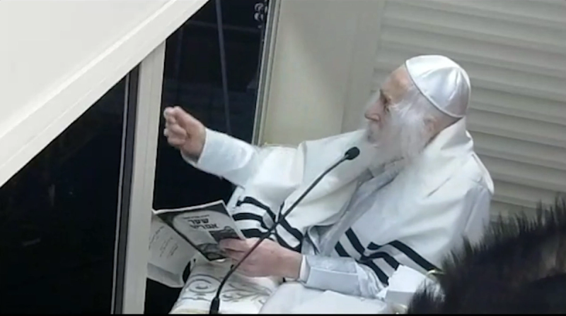 בּוֹקֵעַ יָם לִפְנֵי מֹשֶׁה ◇ סיקור ותיעוד שביעי של פסח בצילו של הגה"צ רבי אליעזר ברלנד שליט"א