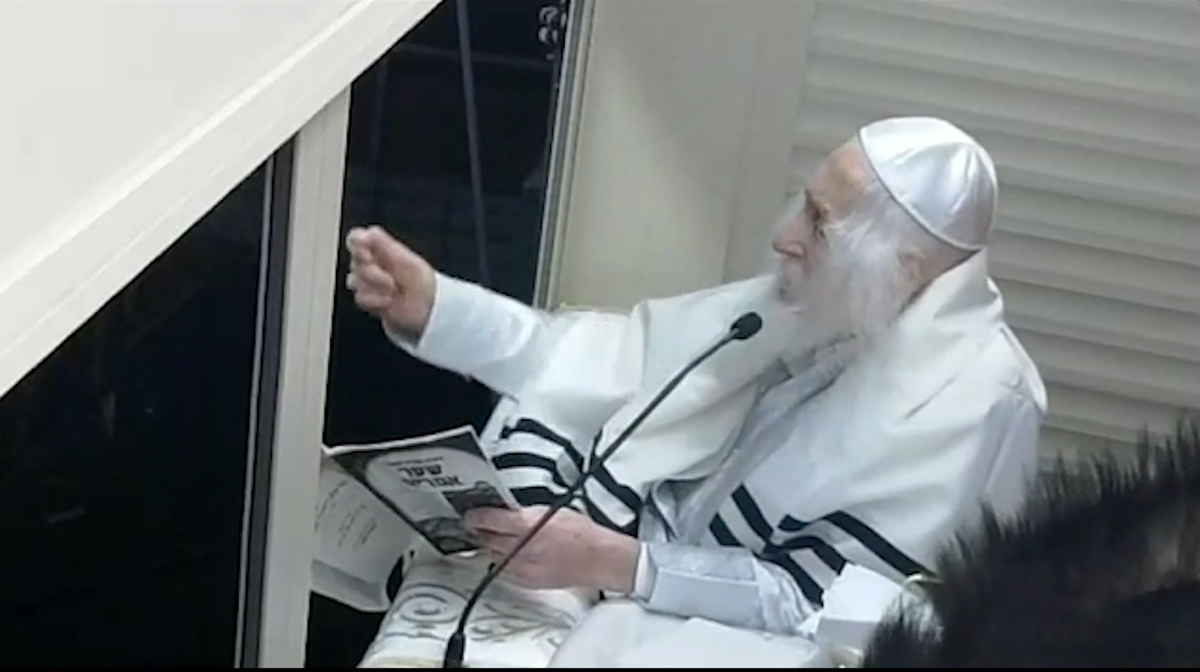 בּוֹקֵעַ יָם לִפְנֵי מֹשֶׁה ◇ סיקור ותיעוד שביעי של פסח בצילו של הגה"צ רבי אליעזר ברלנד שליט"א