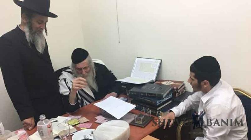 הגדה של פסח ברסלב עם תורות ותפילות במהדורה מאירת עיניים