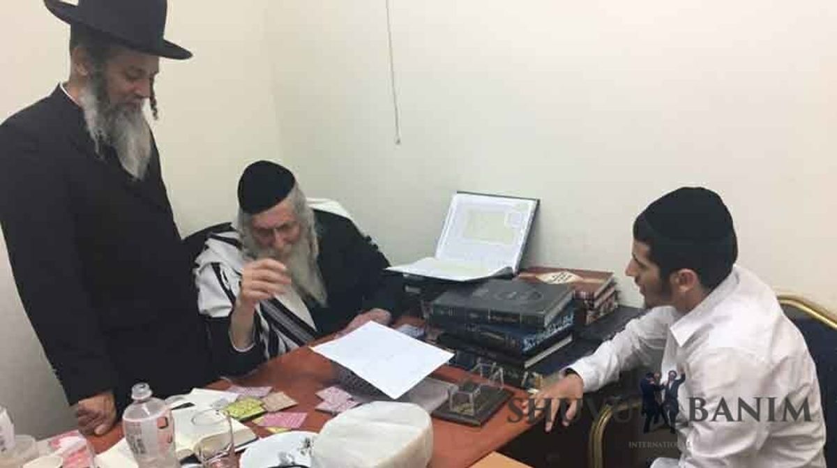 גלריית תמונות מקבלת הקהל של הגה"צ הרב אליעזר ברלנד שליט"א אצל יואל סלומון