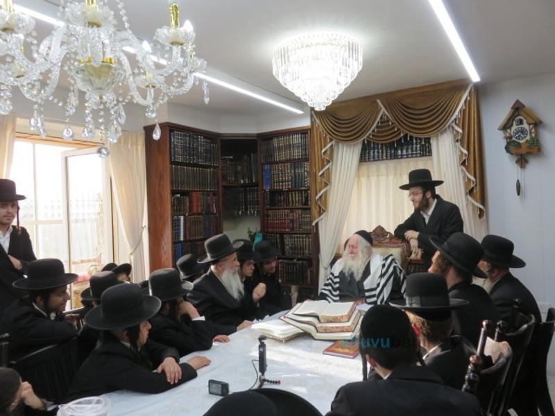 שיעור א' בישיבת 'ברסלב חכמה ודעת' במעונו של הגה"צ רבי אליעזר ברלנד שליט"א