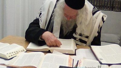 Exclusive First Photo: Rabbi Eliezer Berland Shlit”a in his Place of Residence Ahead of the Trip to Uman 5785