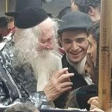 מרגש: מעמד הדלקת נר ראשון של חנוכה באולם בית התפילה יחד עם השיעור הקדוש - הגה"צ הרב אליעזר ברלנד שליט"א