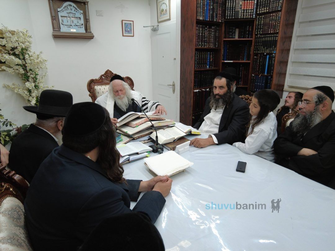 שיעור לתושבי פתח תקווה במעונו של הגה"צ רבי אליעזר ברלנד שליט"א