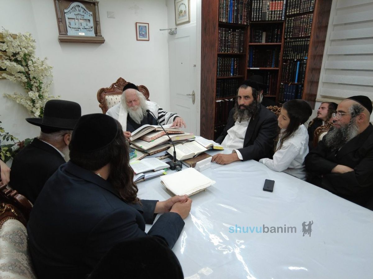שיעור לתושבי פתח תקווה במעונו של הגה"צ רבי אליעזר ברלנד שליט"א