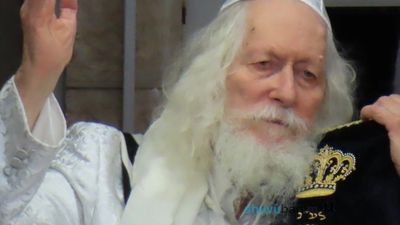 עַל מוֹקֵד מִזְבֵּחַ יֵצֵא בְּמָחוֹל • שמחת תורה אצל הגה"צ רבי אליעזר ברלנד שליט"א בצל מלחמת חרבות ברזל