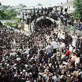 צפו: הגה"צ הרב ברלנד הגיע לאומן: הערב תפילות בציון הק'