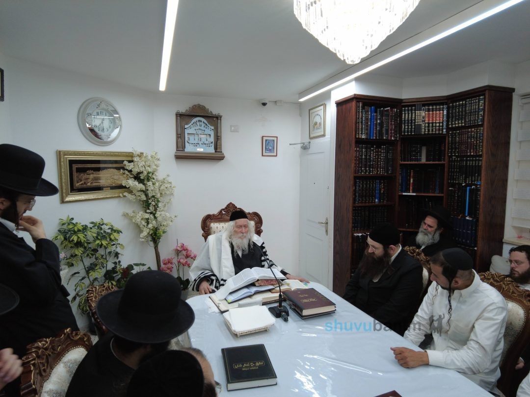 שיעור לבחורים במעונו של הגה"צ רבי אליעזר ברלנד שליט"א