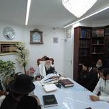 שיעור לבחורים במעונו של הגה"צ רבי אליעזר ברלנד שליט"א