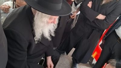 Rabbi Eliezer Berland Shlit”a Comforting Mourners at Home of Deri Family in Beer Sheva