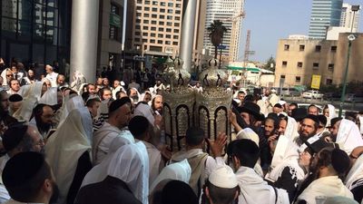 Watch: Prayer Gathering in Front of the South African Embassy in Ramat Gan Against the Unlawful Imprisonment of the Esteemed Tzaddik Rabbi Eliezer Berland shlit"a 25/4/2016