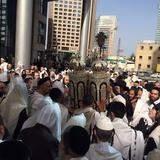 צפו: עצרת תפילה מול שגרירות דרום אפריקה ברמת גן נגד מאסר בלתי חוקי של הגה"צ הרב אליעזר ברלנד שליט"א 25/4/2016