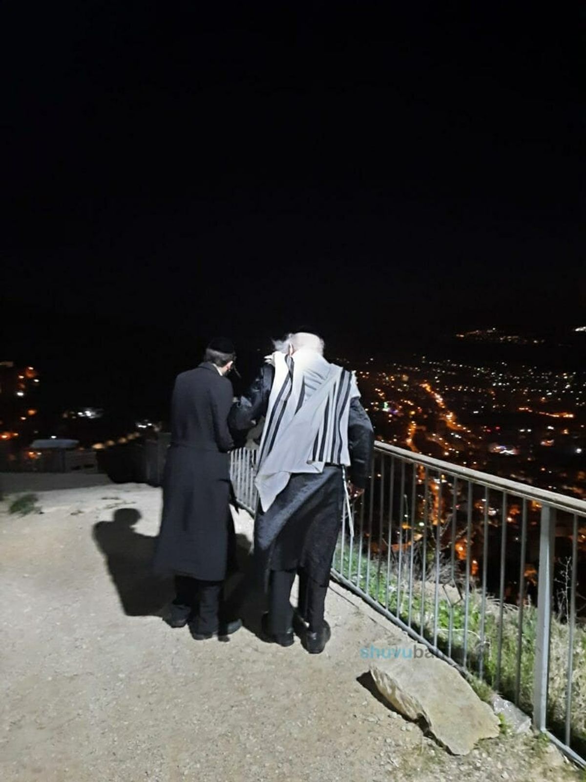 ואביון בעבור נעליים - הגה"צ רבי אליעזר ברלנד שליט"א בתפילת שחרית הבוקר במצפה קבר יוסף