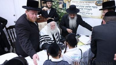 Children of Talmud Torah “Nechamat Tzion” Receive Hanukah Gelt from Rav Berland Shlit”a