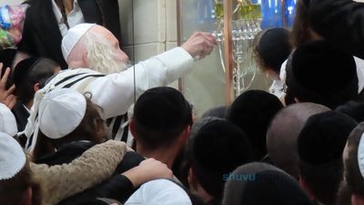 "וְזֶה בְּחִינַת נֵר חֲנוּכָּה כִּי הַצַּדִּיק נִקְרָא אוֹר" • קיבוץ שבת חנוכה בצילו של הגה"צ רבי אליעזר ברלנד שליט"א