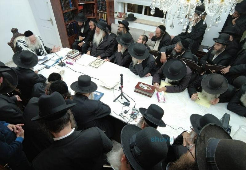 שיעור לכולל 'שובו בנים' בבית מדרשינו - במעונו של הגה"צ רבי אליעזר ברלנד שליט"א