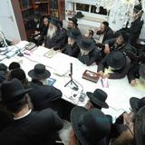 שיעור לכולל 'שובו בנים' בבית מדרשינו - במעונו של הגה"צ רבי אליעזר ברלנד שליט"א