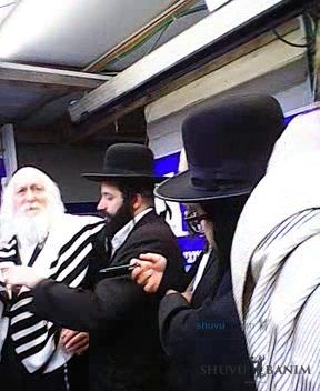 Rabbi Eliezer Berland Shlit”a at HQ of Agudat Yisrael – Shuvu Banim