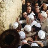 גלריית תמונות מרהיבה מהעליה לרגל של הגה"צ הרב אליעזר ברלנד שליט"א בחג הפסח