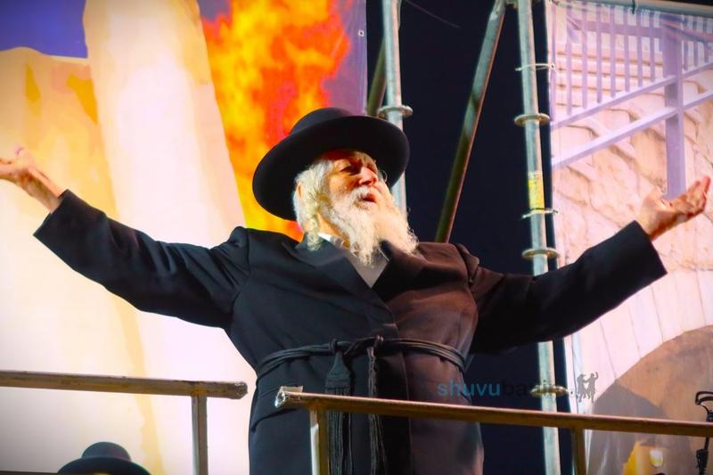 בִּזְכוּת הַתַּנָּא הָאֱלוֹקִי  • סיקור נרחב וגלריית תמונות מההדלקה המרכזית בל"ג