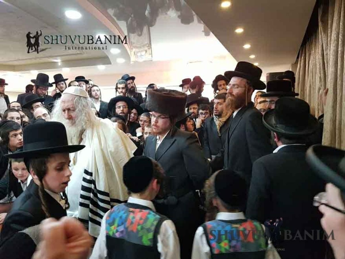 צפו: בר מצווה לנין הגה"צ הרב אליעזר ברלנד שליט"א - גלריית תמונות