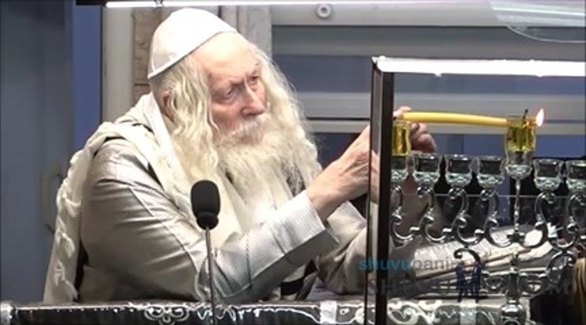 סדר הדלקת נרות חנוכה ותפילה לנר ראשון מהגה"צ רבי אליעזר ברלנד שליט"א