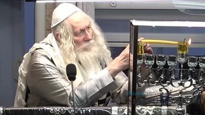 סדר הדלקת נרות חנוכה ותפילה לנר ראשון מהגה"צ רבי אליעזר ברלנד שליט"א