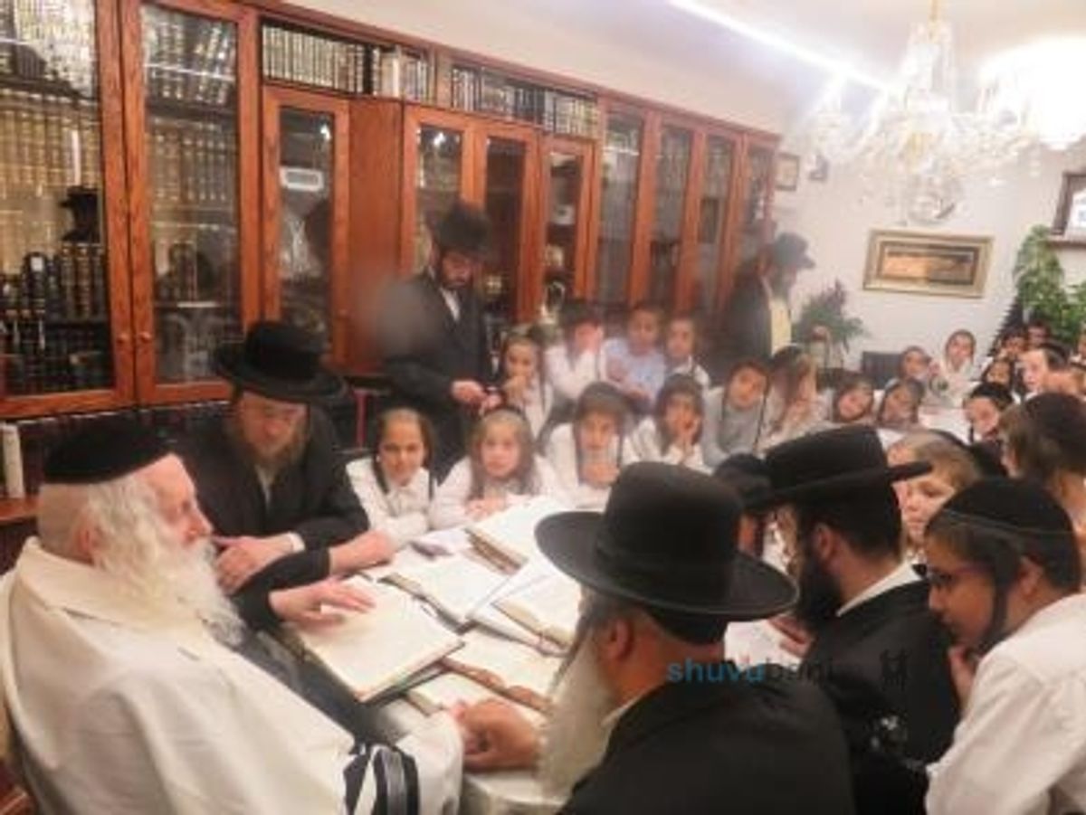 ילדי החמד של כיתות ה' בתלמוד תורה 'נחמת ציון' במבחן לאחר מבצע שינון מסכת 'ביצה' בקודש פנימה