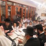 ילדי החמד של כיתות ה' בתלמוד תורה 'נחמת ציון' במבחן לאחר מבצע שינון מסכת 'ביצה' בקודש פנימה