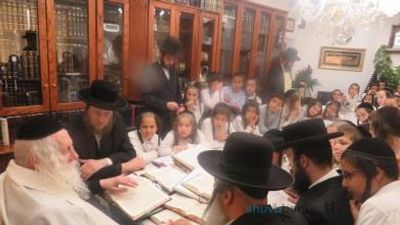 ילדי החמד של כיתות ה' בתלמוד תורה 'נחמת ציון' במבחן לאחר מבצע שינון מסכת 'ביצה' בקודש פנימה