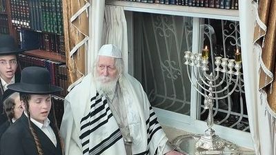 השמש שהוא הצדיק יותר גבוה מכל הנרות • שיעור לימי החנוכה מהגה"צ רבי אליעזר ברלנד שליט"א