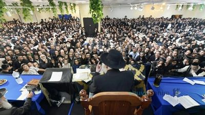 "בברסלב ברענט אַפעייר... " • אלפים בהילולת רבי נתן מברסלב זיע"א הגדולה בתבל בהשתתפות הגה"צ רבי אליעזר ברלנד שליט"א • סיקור נרחב