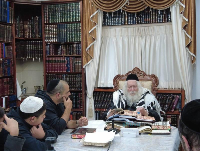שיעור לתושבי אריאל במעונו של הגה"צ רבי אליעזר ברלנד שליט"א