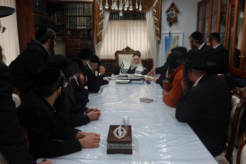 שיעור לאברכי סיירת "משמר החומה" במעונו של הגה"צ רבי אליעזר ברלנד שליט"א