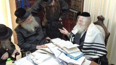 כ"ק האדמו"ר מספינקא ארה"ב הגיע לארה"ק לביקור במעונו של הגה"צ רבי אליעזר ברלנד שליט"א