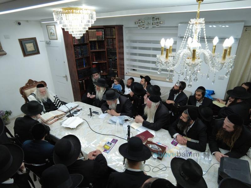 שיעור מהגה"צ רבי אליעזר ברלנד שליט"א לחבורת בנו הרב נחמן ברלנד שליט"א