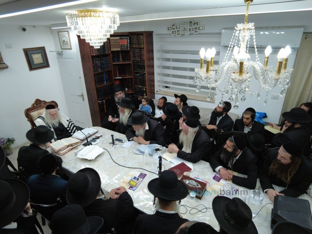 שיעור מהגה"צ רבי אליעזר ברלנד שליט"א לחבורת בנו הרב נחמן ברלנד שליט"א