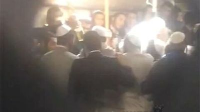 בן אדם או מלאך? אור גדול על הרב ברלנד שליט"א בתפילה עם הציבור: צפו