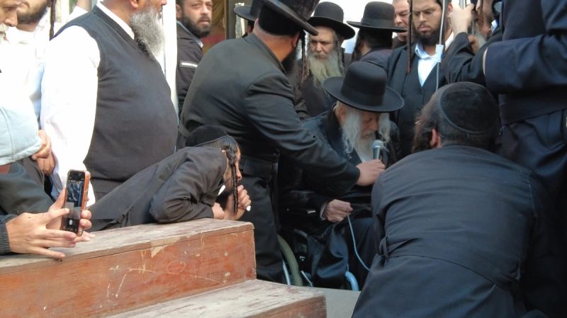 מורנו הגה"צ הרב אליעזר ברלנד שליט"א נושא הספד בקול חנוק