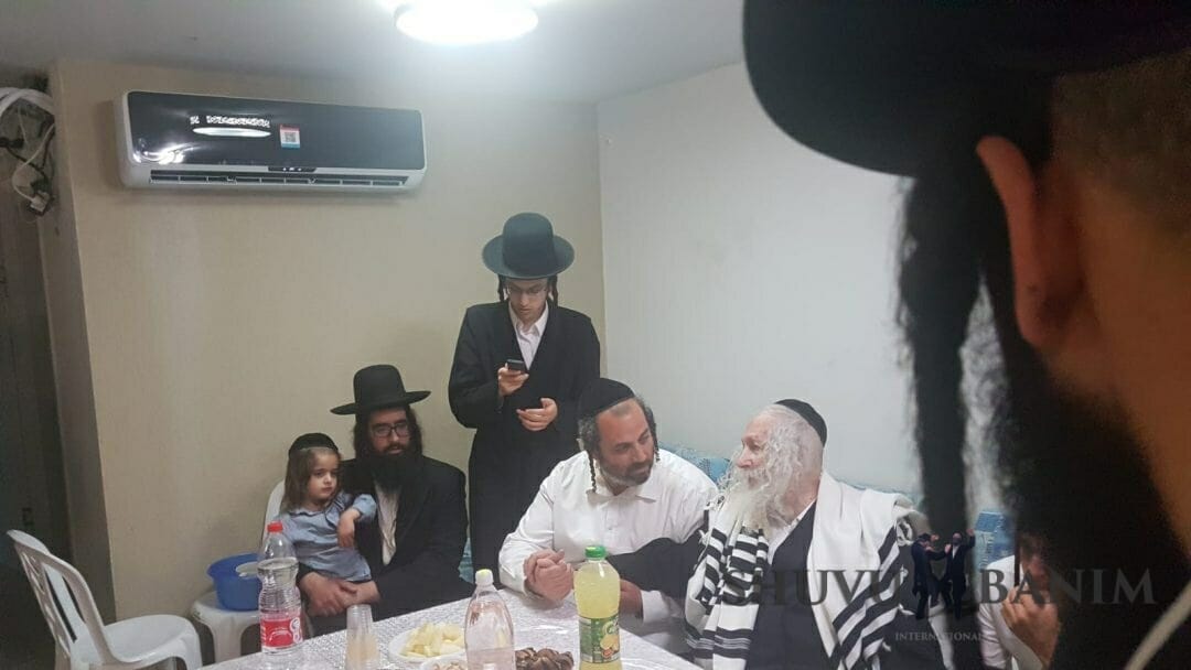 הצדיק הרב ברלנד בביקור בית בעיר דימונה [גלריית תמונות]